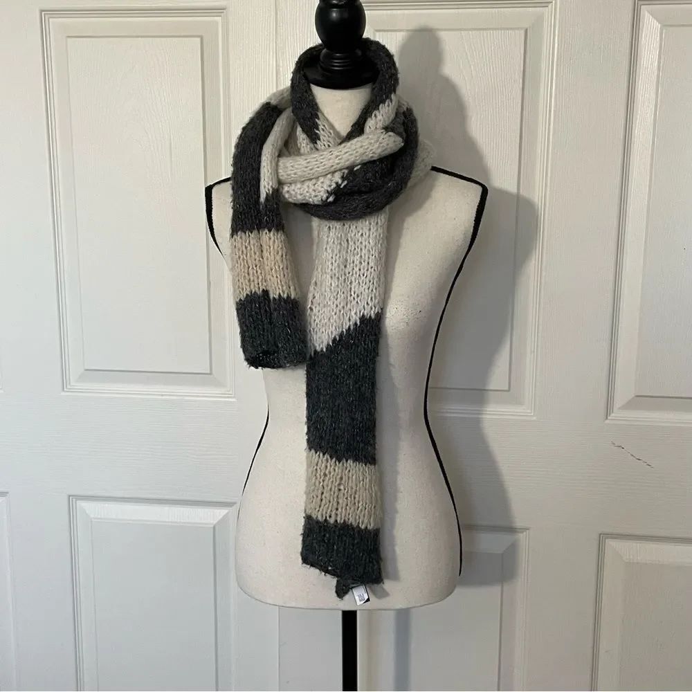 Gap Hand Knit Acrylic Wool Nylon Alpaca Blend Winter Scarf, Charcoal & Cream